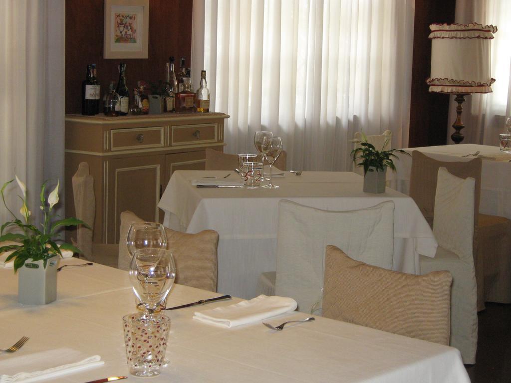 B&B Ristorante Del Monte Colleretto Giacosa Exterior foto